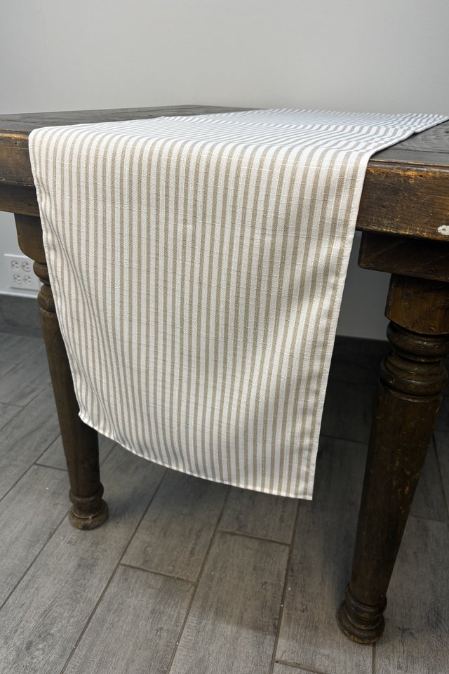 Specialty Hampton Stripe Dune table runner